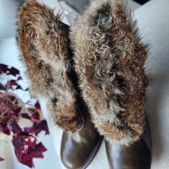 John Fluevog Fox Olive Green Fur Booties - Picture 8 of 15